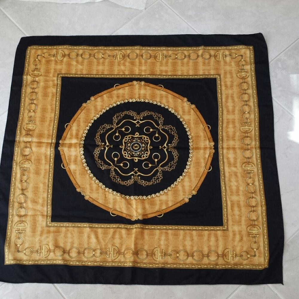 Italian Made Scarf - Picture 2 of 11